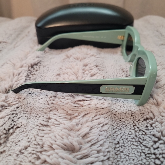 NWOT Rectangular Sunnies - Picture 6 of 7